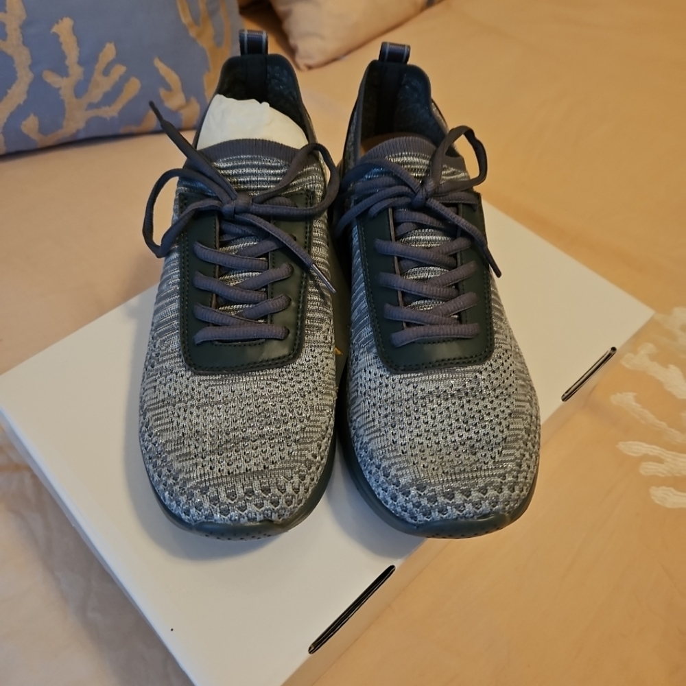 TARYN ROSE Women's Wallis Sneaker Grey Metallic Size 9.5 NIB